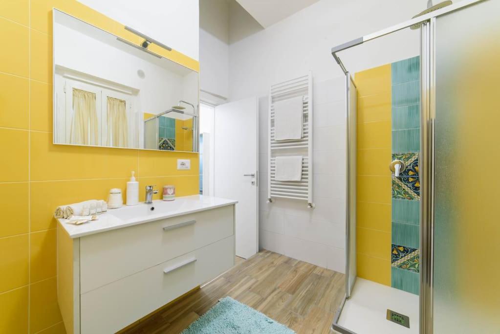 Stazione Treni - Wi-Fi & Netflix Cozy Space Apartment Salerno Bagian luar foto