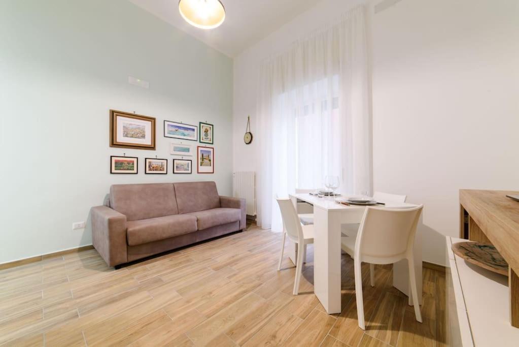 Stazione Treni - Wi-Fi & Netflix Cozy Space Apartment Salerno Bagian luar foto