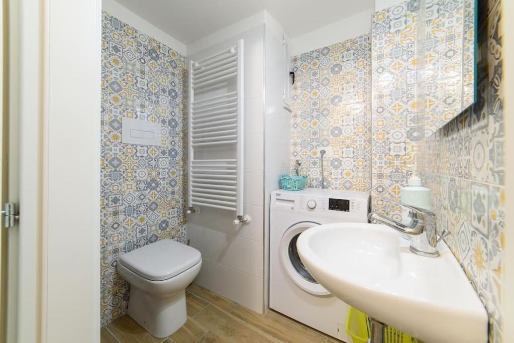 Stazione Treni - Wi-Fi & Netflix Cozy Space Apartment Salerno Bagian luar foto
