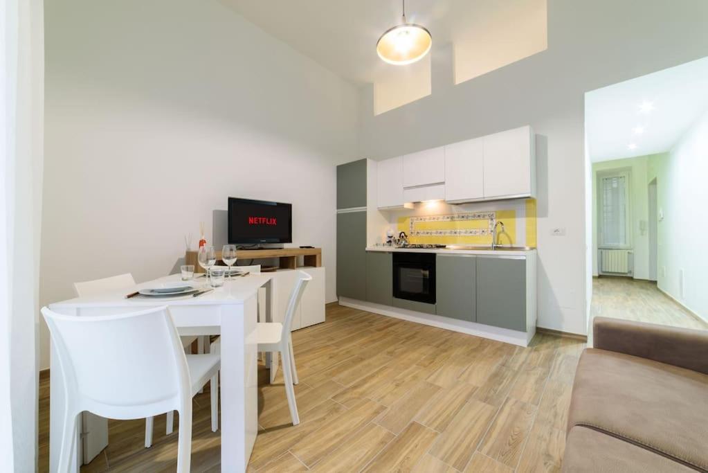 Stazione Treni - Wi-Fi & Netflix Cozy Space Apartment Salerno Bagian luar foto