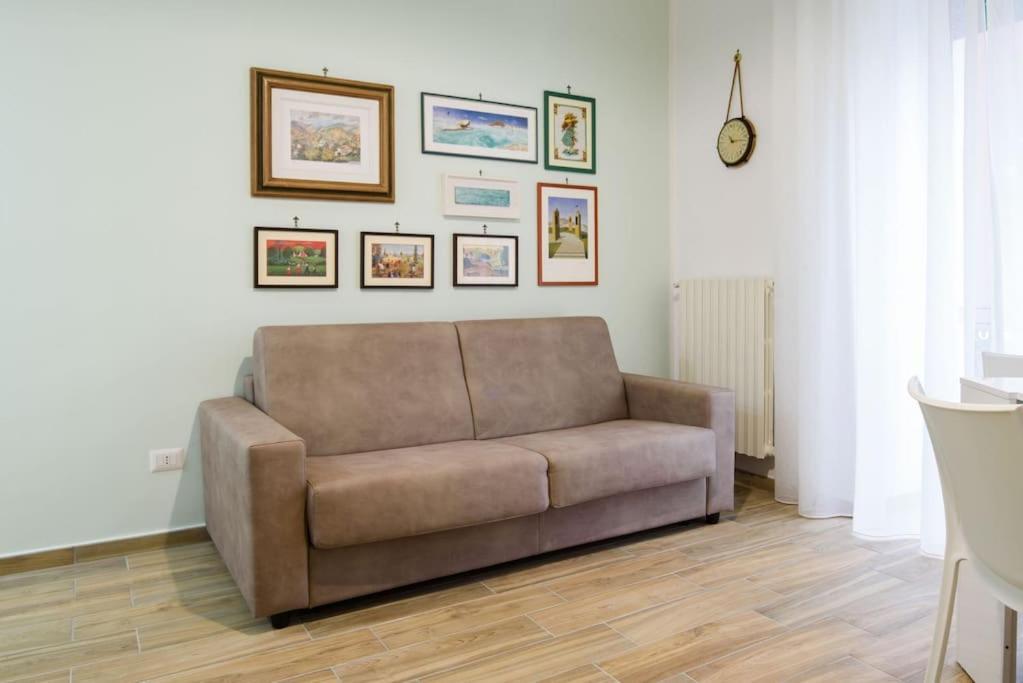 Stazione Treni - Wi-Fi & Netflix Cozy Space Apartment Salerno Bagian luar foto