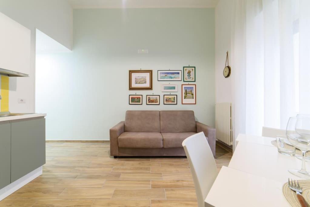 Stazione Treni - Wi-Fi & Netflix Cozy Space Apartment Salerno Bagian luar foto